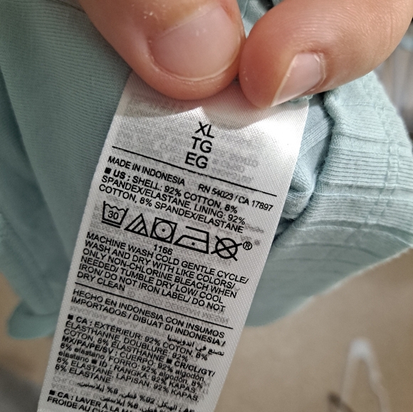 Old Navy cropped ribbed tank top - Picture 8 of 8